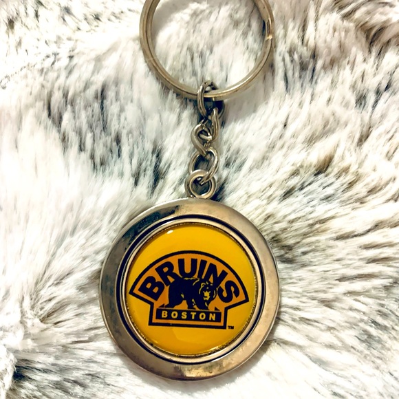 BRUINS HOCKEY NWOT🏒🥅 REVOLVING TWO SIDED SILVER KEY CHAIN GO B’S!!!! 🐻 - Picture 2 of 3